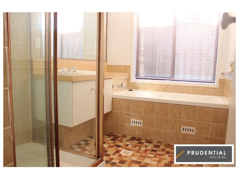 11 Mulgara Place, St Helens Park NSW 2560