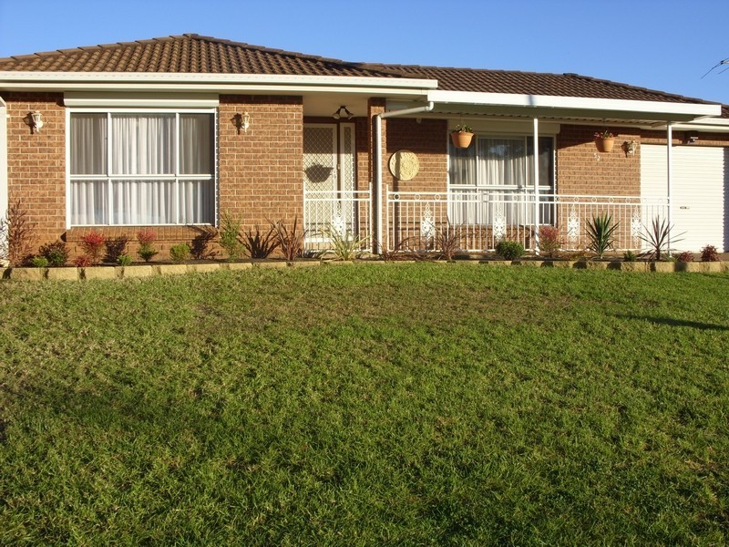 52 St Helens Park Drive, St Helens Park NSW 2560