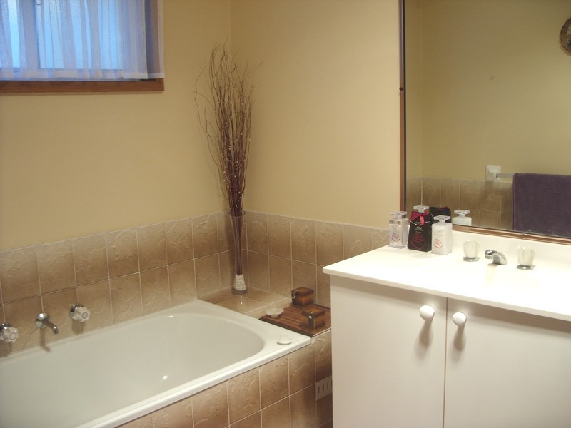 52 St Helens Park Drive, St Helens Park NSW 2560