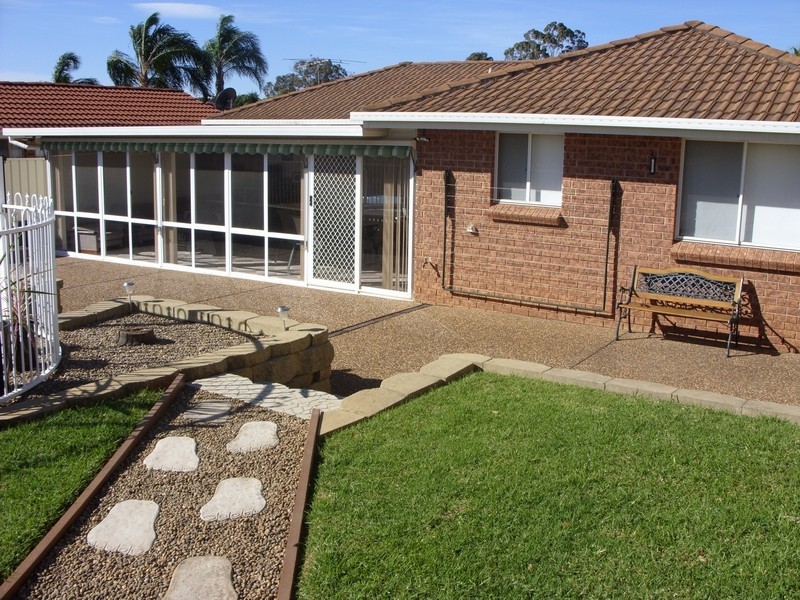 52 St Helens Park Drive, St Helens Park NSW 2560