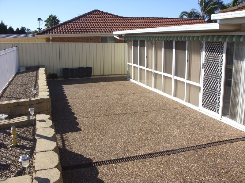 52 St Helens Park Drive, St Helens Park NSW 2560