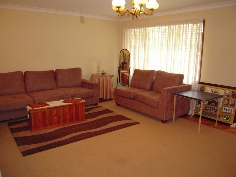 276 The Parkway, Bradbury NSW 2560