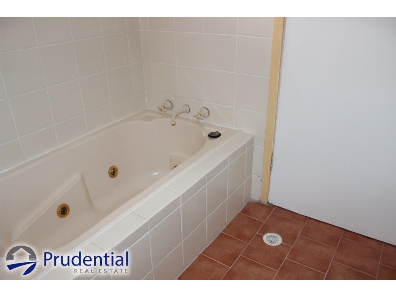 6 Burford Street, Minto NSW 2566