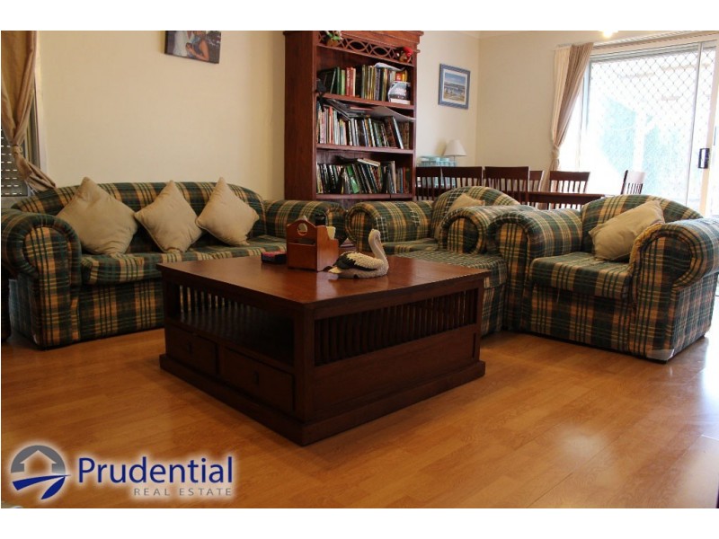 8B Falstaff Place, Rosemeadow NSW 2560