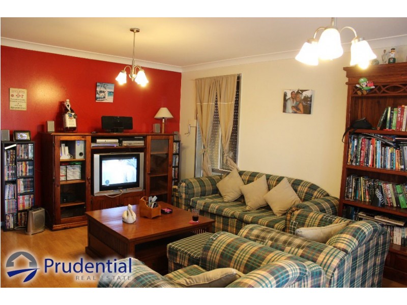 8B Falstaff Place, Rosemeadow NSW 2560