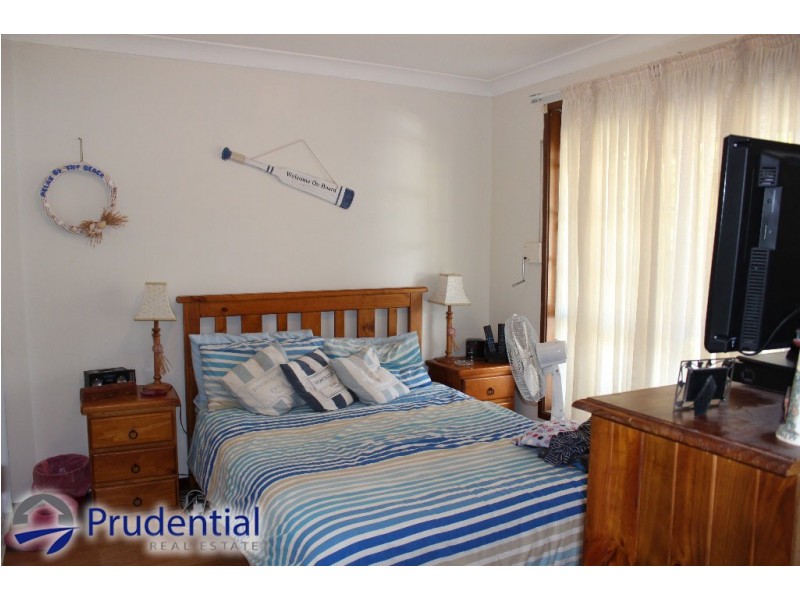 8B Falstaff Place, Rosemeadow NSW 2560