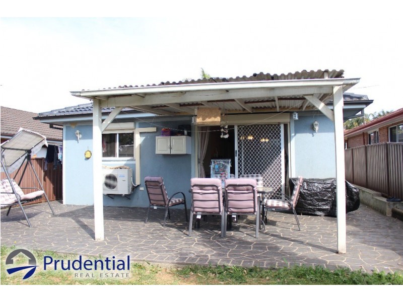 8B Falstaff Place, Rosemeadow NSW 2560