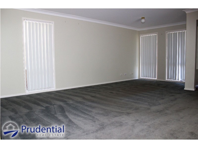 9 McLaughlin Cct, Bradbury NSW 2560