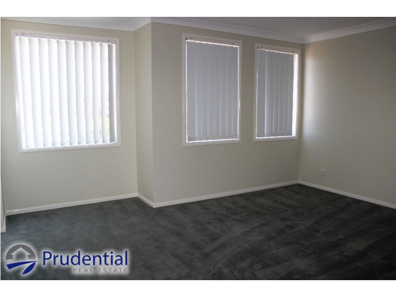 9 McLaughlin Cct, Bradbury NSW 2560