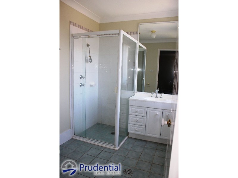 9 McLaughlin Cct, Bradbury NSW 2560