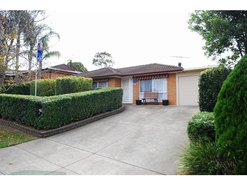 24 Balthasar Close, Rosemeadow NSW 2560