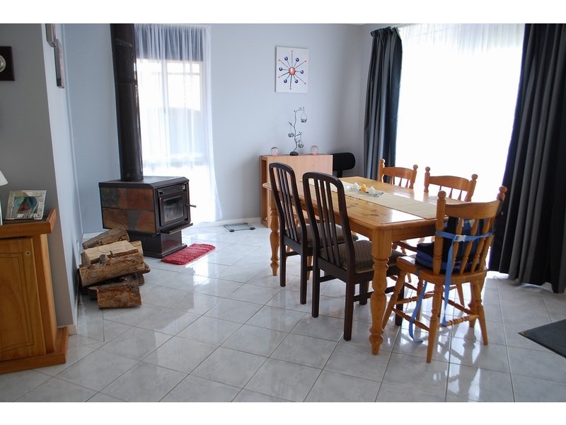 24 Balthasar Close, Rosemeadow NSW 2560