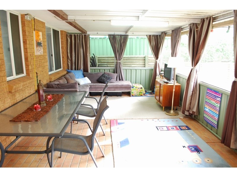 24 Balthasar Close, Rosemeadow NSW 2560