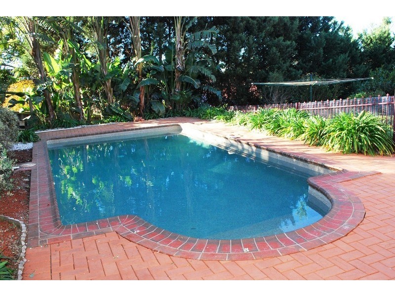 4 Hythe Pl, Glen Alpine NSW 2560