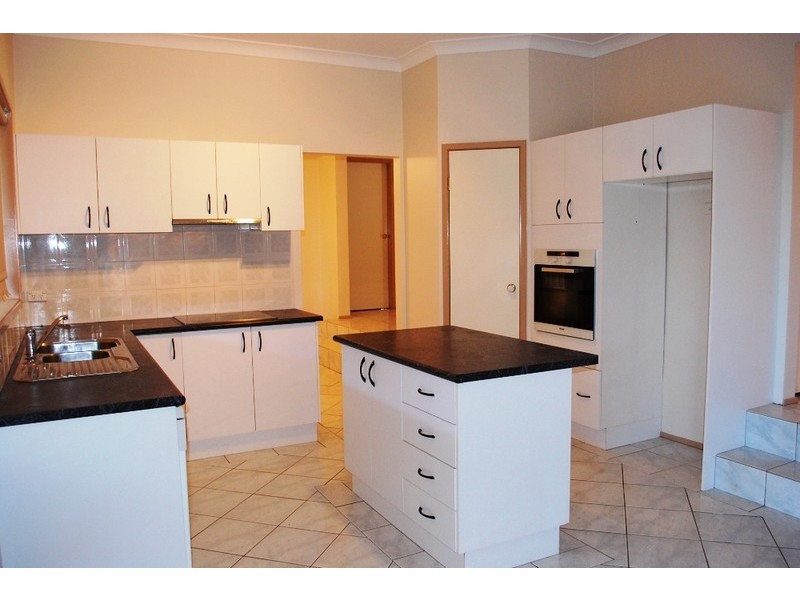4 Hythe Pl, Glen Alpine NSW 2560