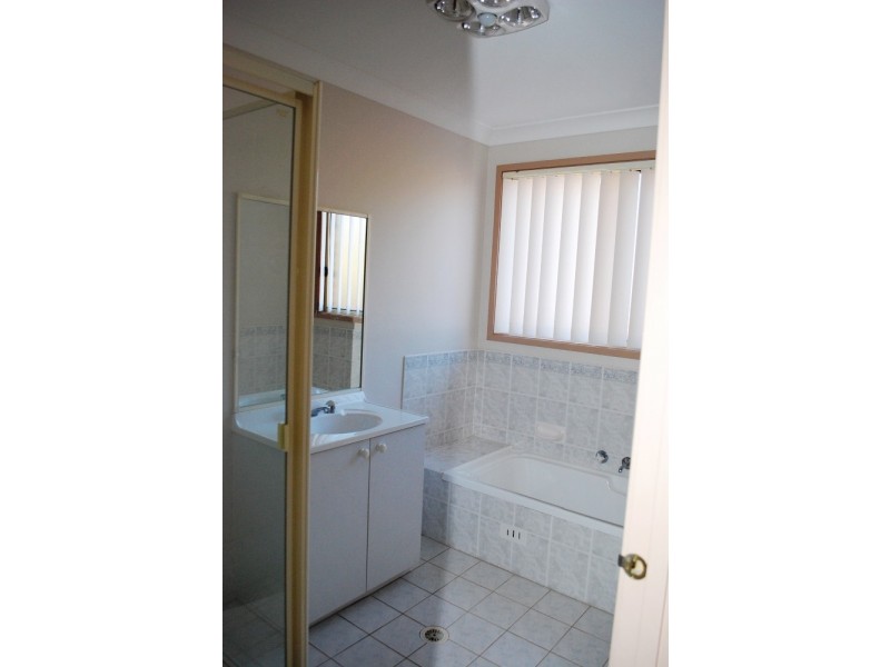 4 Hythe Pl, Glen Alpine NSW 2560