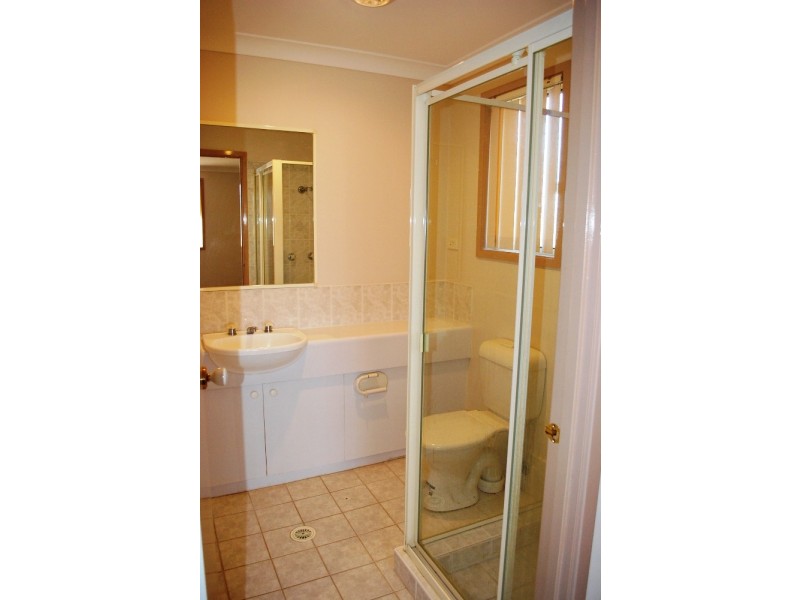 4 Hythe Pl, Glen Alpine NSW 2560