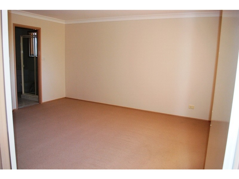 4 Hythe Pl, Glen Alpine NSW 2560