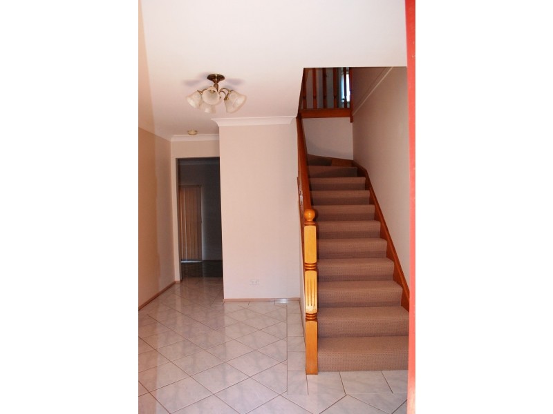 4 Hythe Pl, Glen Alpine NSW 2560