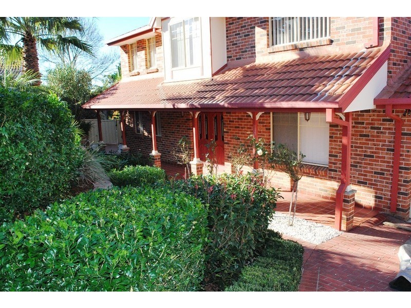 4 Hythe Pl, Glen Alpine NSW 2560