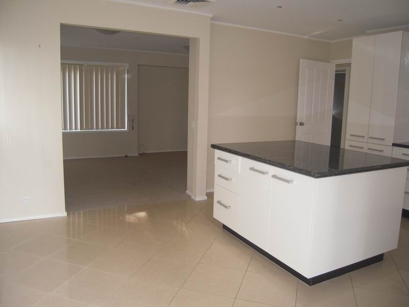 105 The Parkway, Bradbury NSW 2560
