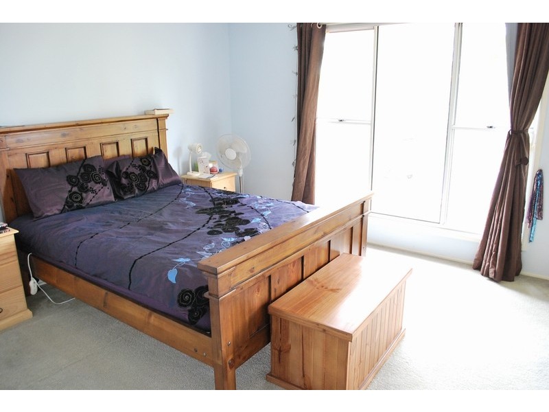 18 Derwent Place, Kearns NSW 2558