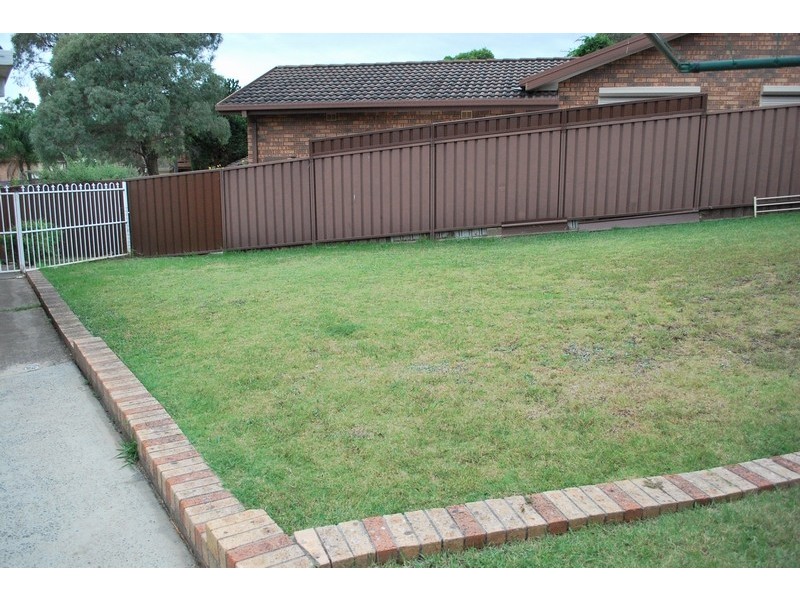 18 Derwent Place, Kearns NSW 2558