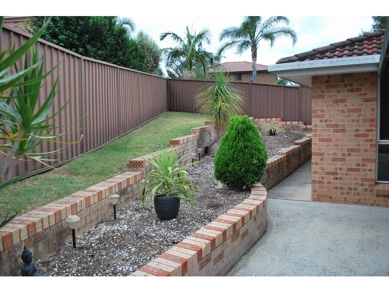 18 Derwent Place, Kearns NSW 2558