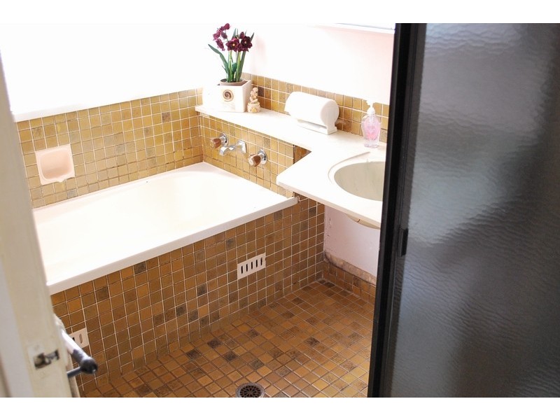 96 Waminda Ave, Campbelltown NSW 2560