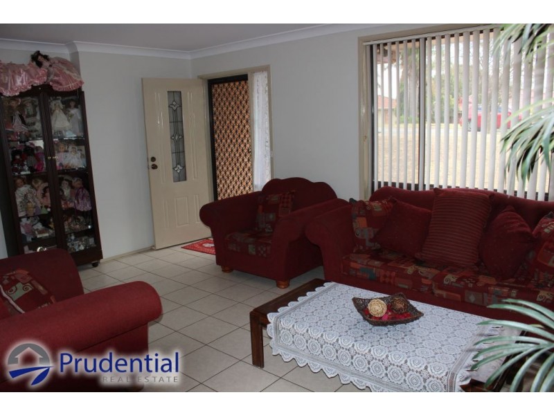 13 Swiveller Close, Ambarvale NSW 2560