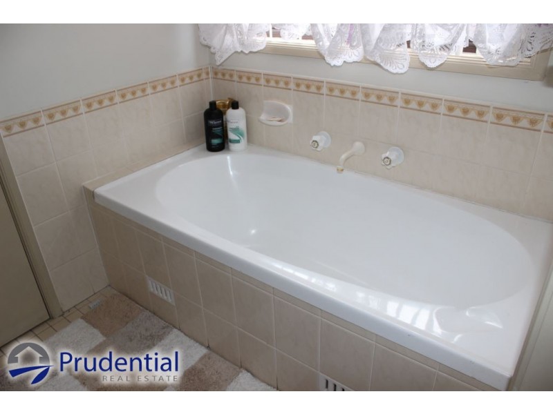 13 Swiveller Close, Ambarvale NSW 2560