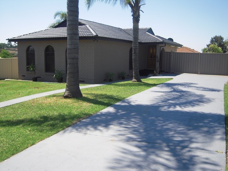 3 Prospero Close, Rosemeadow NSW 2560