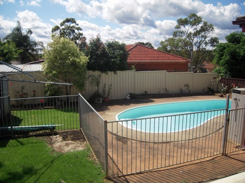2 Iago Place, Rosemeadow NSW 2560