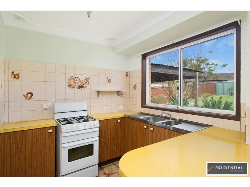 60 Cleopatra Drive, Rosemeadow NSW 2560