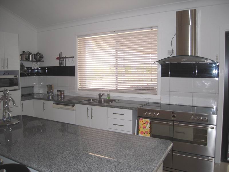 12 Somercotes Close, Glen Alpine NSW 2560