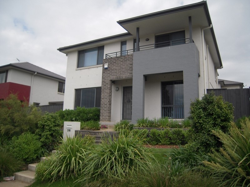 198 Richardson Road, Spring Farm NSW 2570