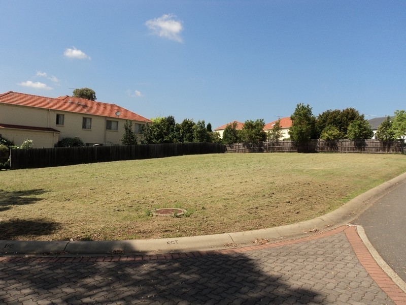 16 Elizabeth Henrietta Cct, Macquarie Links NSW 2565