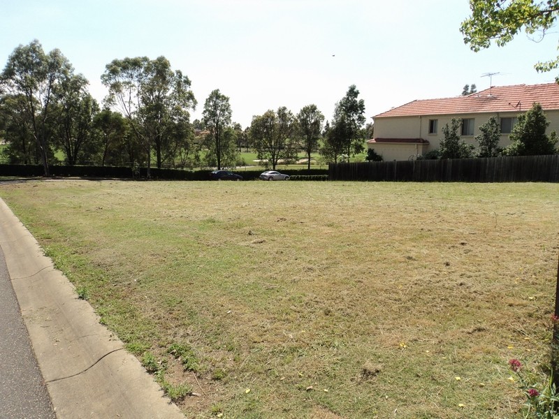 16 Elizabeth Henrietta Cct, Macquarie Links NSW 2565