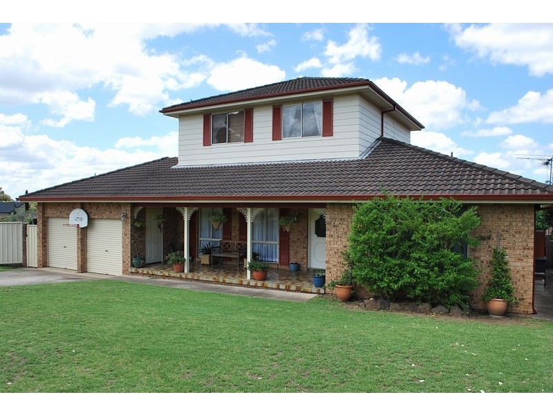 77 Queenscliff Drive, Woodbine NSW 2560