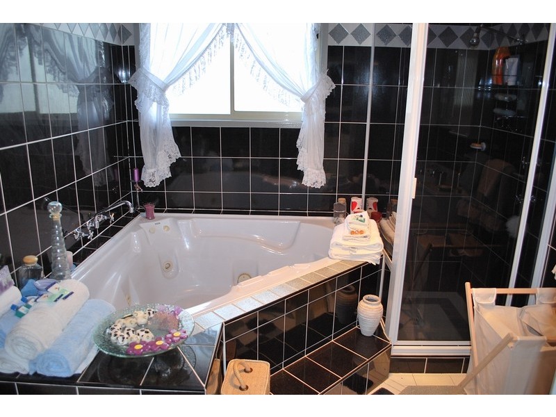 77 Queenscliff Drive, Woodbine NSW 2560