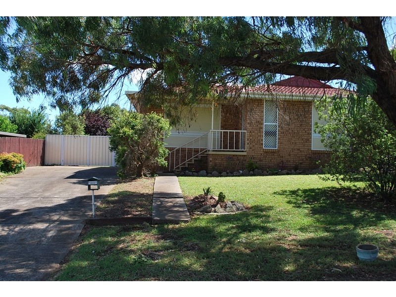 15 Hamlet Cresent, Rosemeadow NSW 2560