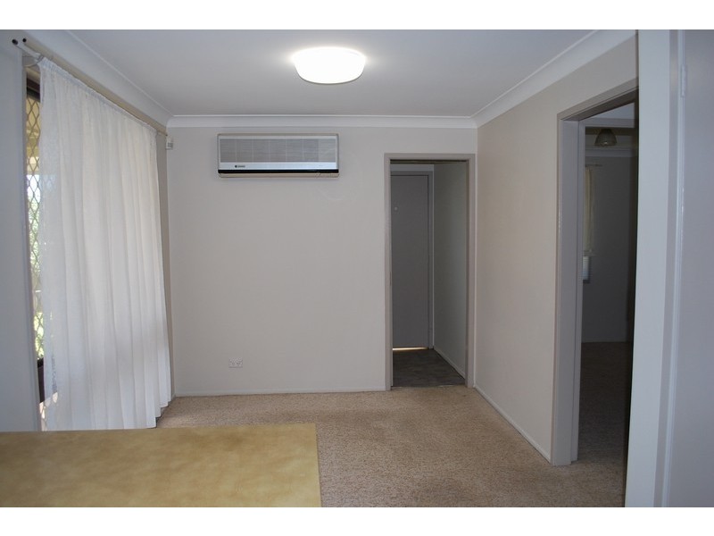 15 Hamlet Cresent, Rosemeadow NSW 2560