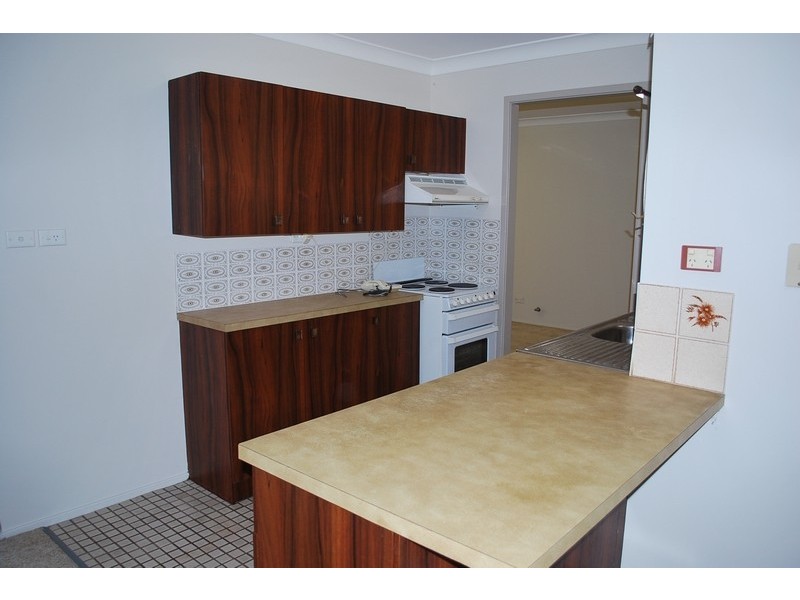 15 Hamlet Cresent, Rosemeadow NSW 2560