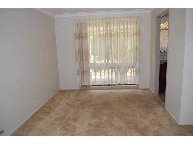 15 Hamlet Cresent, Rosemeadow NSW 2560