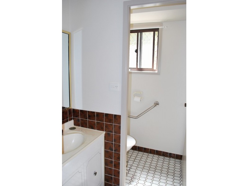 15 Hamlet Cresent, Rosemeadow NSW 2560