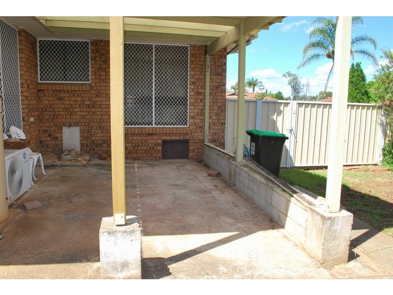 15 Hamlet Cresent, Rosemeadow NSW 2560