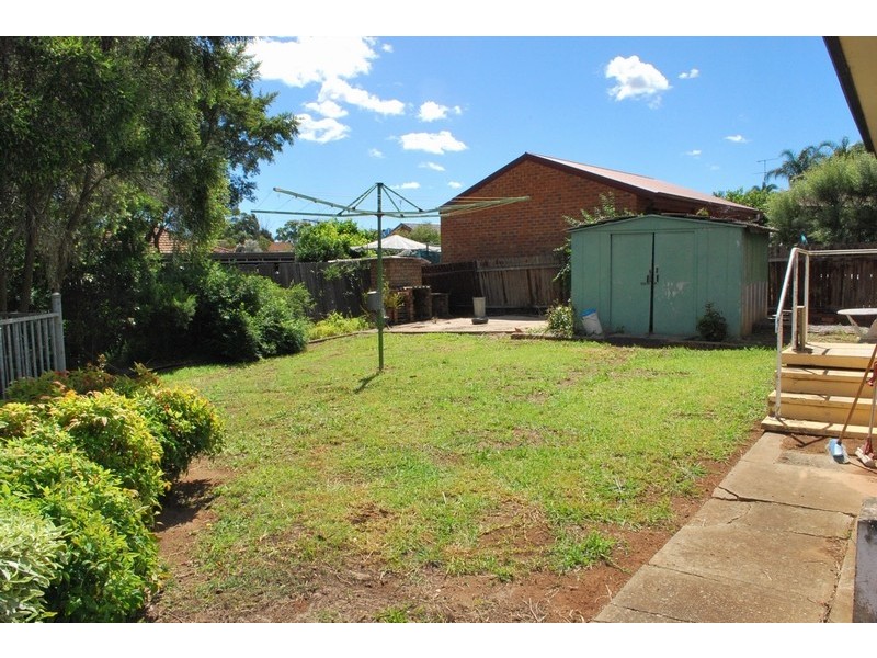 15 Hamlet Cresent, Rosemeadow NSW 2560