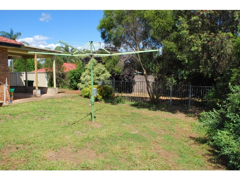 15 Hamlet Cresent, Rosemeadow NSW 2560