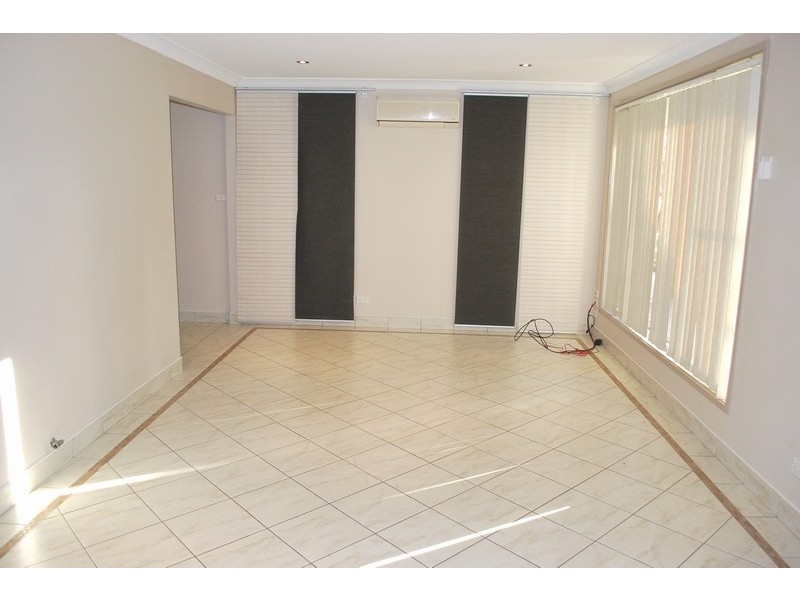 18 Hebrides Place, St Andrews NSW 2566