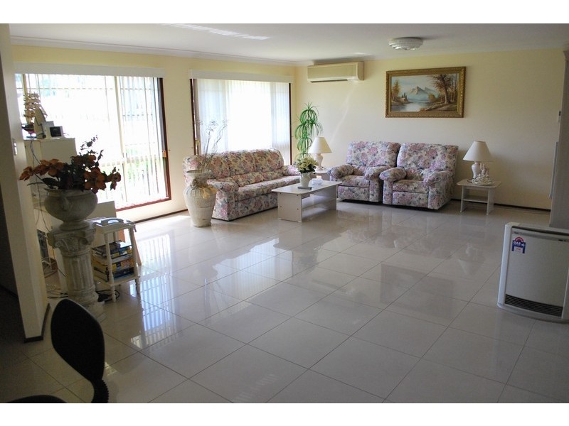 14 Cornelian Ave, Eagle Vale NSW 2558